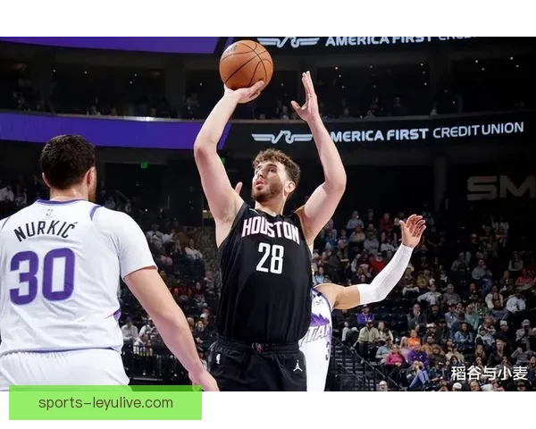 申京腰伤恢复状态回暖 三分投准让对手防守更难 申京腰伤恢复状态回暖 三分投准让对手防守更难